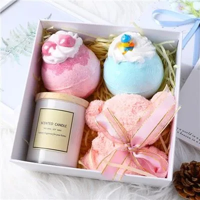 Set Candle And Bath Bomb